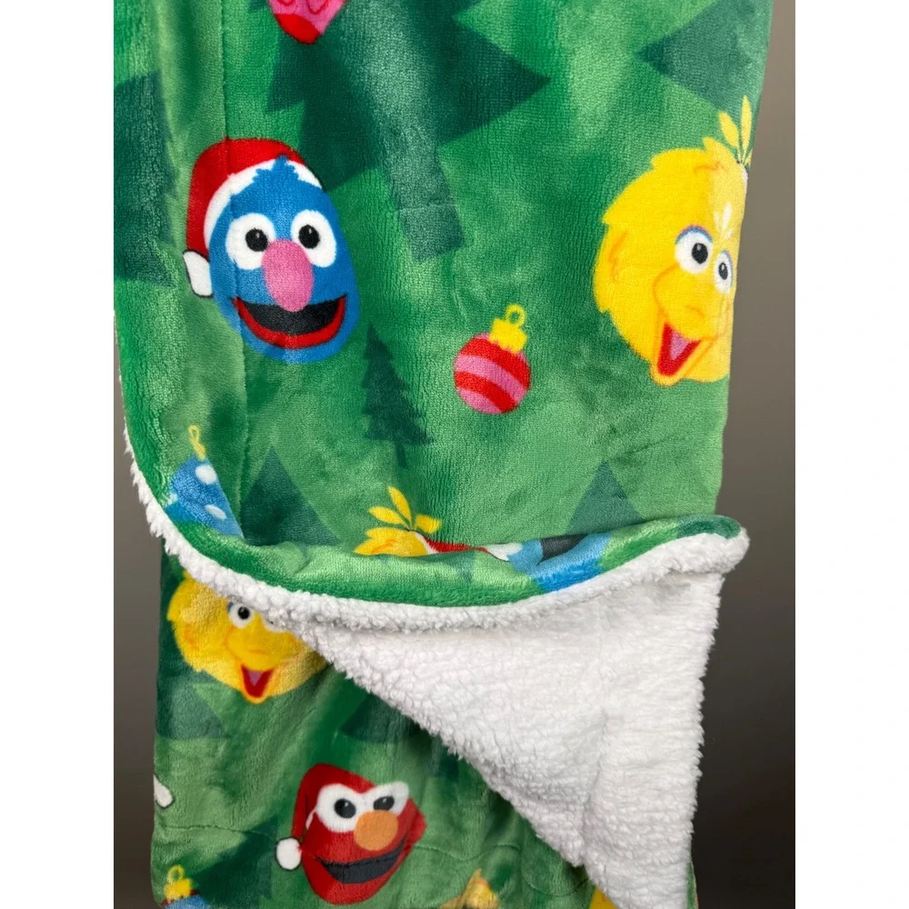 Sesame Street Christmas Holiday Sherpa Throw Blanket 50x70 NWT Soft
